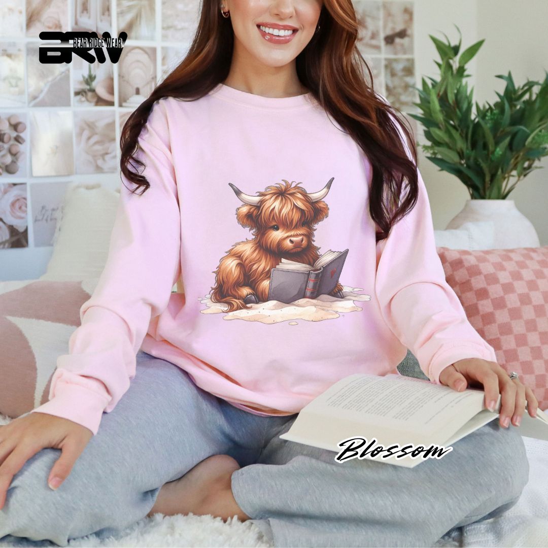 'Highland Cow Beach-Book' Summer Long Sleeve Tee