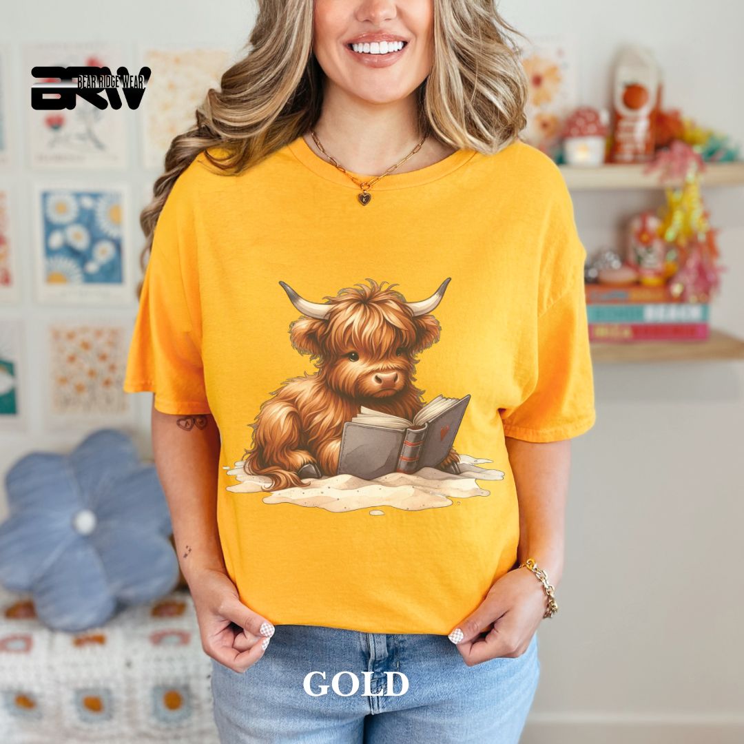 'Highland Cow-Beach-Book' 2 Summer Tee