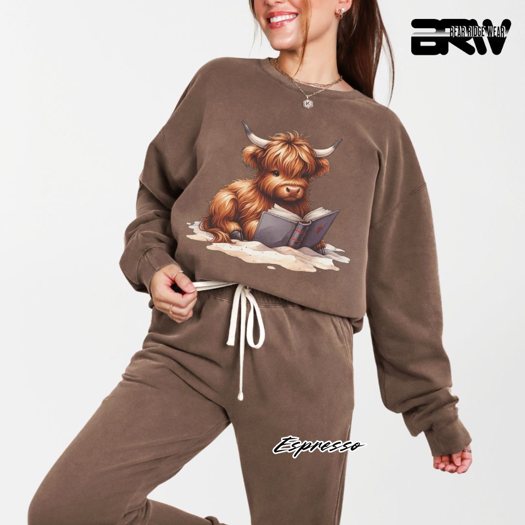 'Highland Cow-Beach-Book' Summer Crewneck Sweatshirt