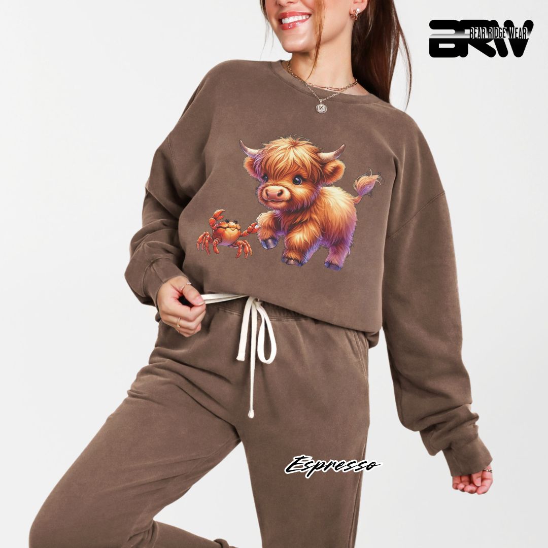 'Highland Cow-Crab' Summer Crewneck Sweatshirt