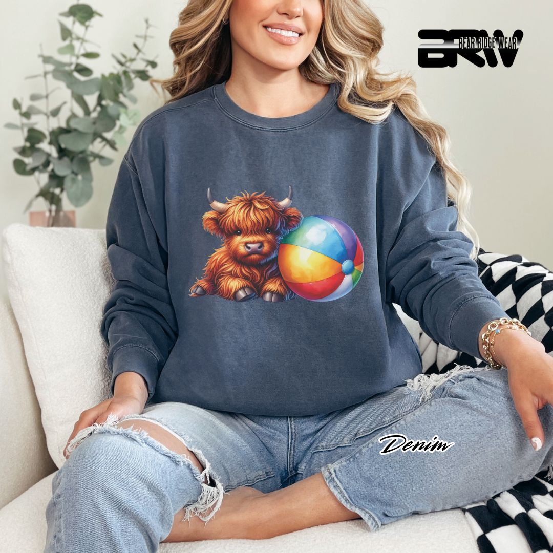 'Highland Cow-Beachball' Summer Crewneck Sweatshirt