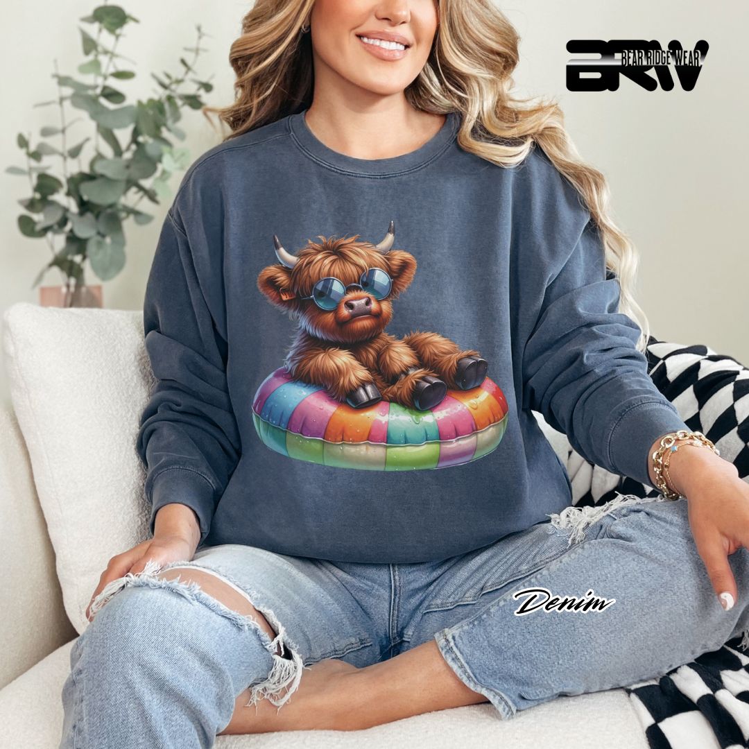 'Highland Cow-Float-Sunglasses' Summer Crewneck Sweatshirt