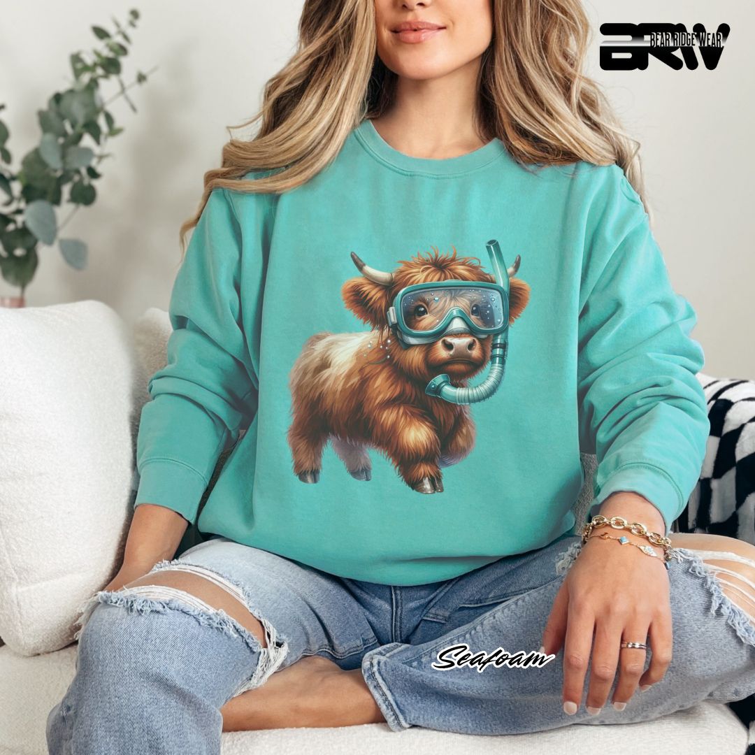 'Highland Cow-Snorkel' Summer Crewneck Sweatshirt