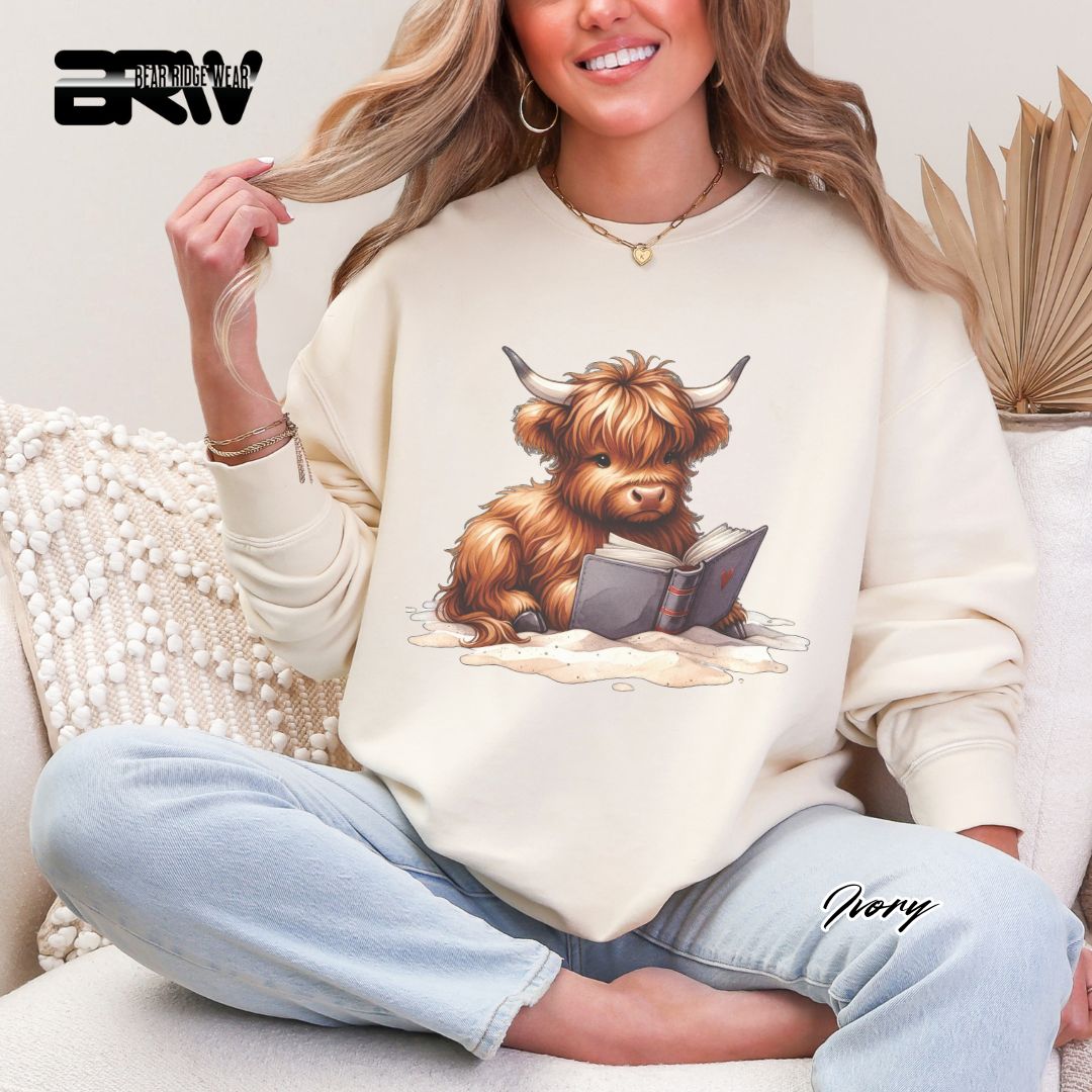 'Highland Cow-Beach-Book' Summer Crewneck Sweatshirt