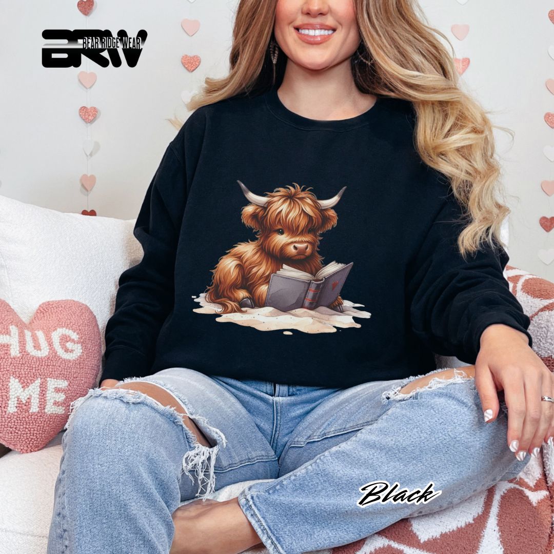 'Highland Cow-Beach-Book' Summer Crewneck Sweatshirt