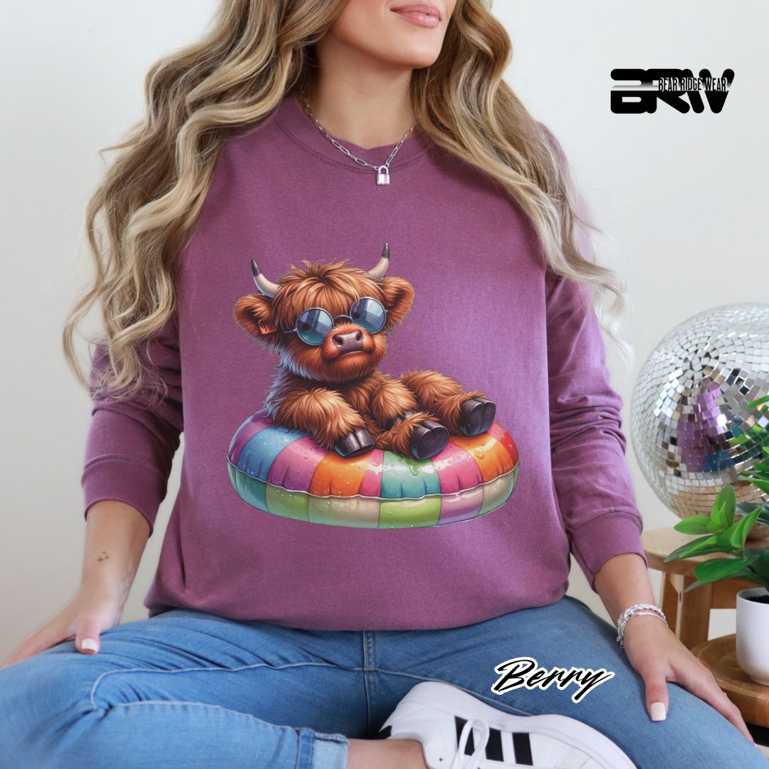 'Highland Cow-Float-Sunglasses' Summer Long Sleeve Tee