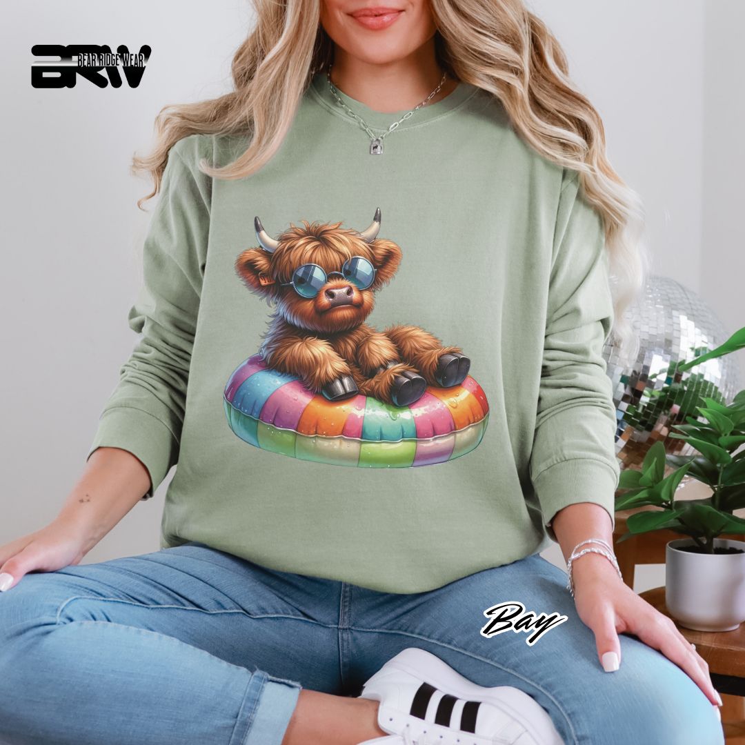 'Highland Cow-Float-Sunglasses' Summer Long Sleeve Tee