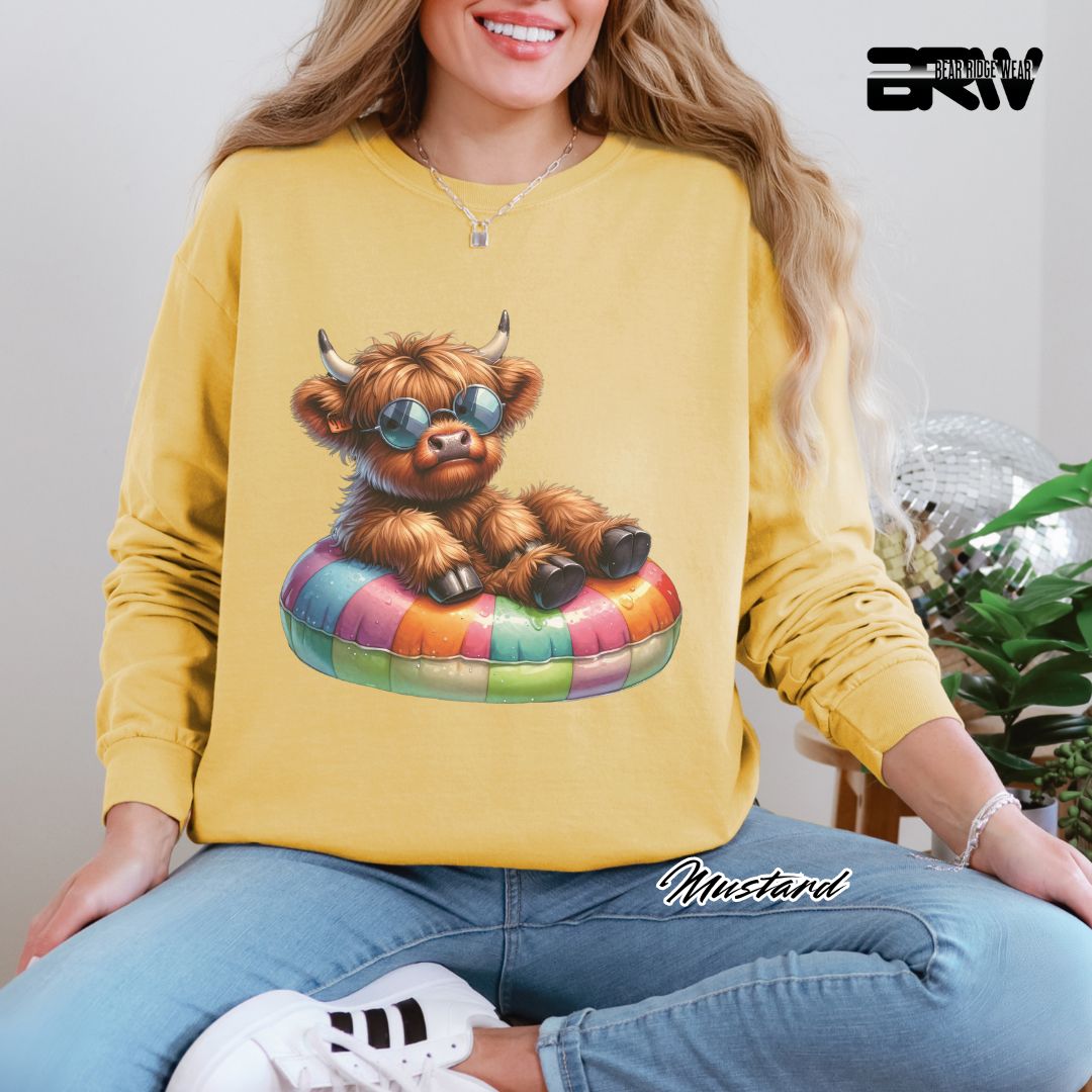 'Highland Cow-Float-Sunglasses' Summer Long Sleeve Tee