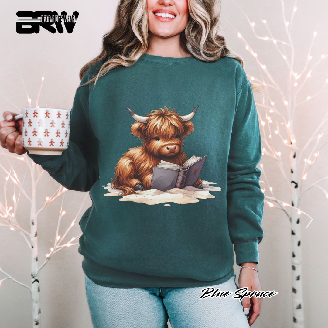 'Highland Cow-Beach-Book' Summer Crewneck Sweatshirt