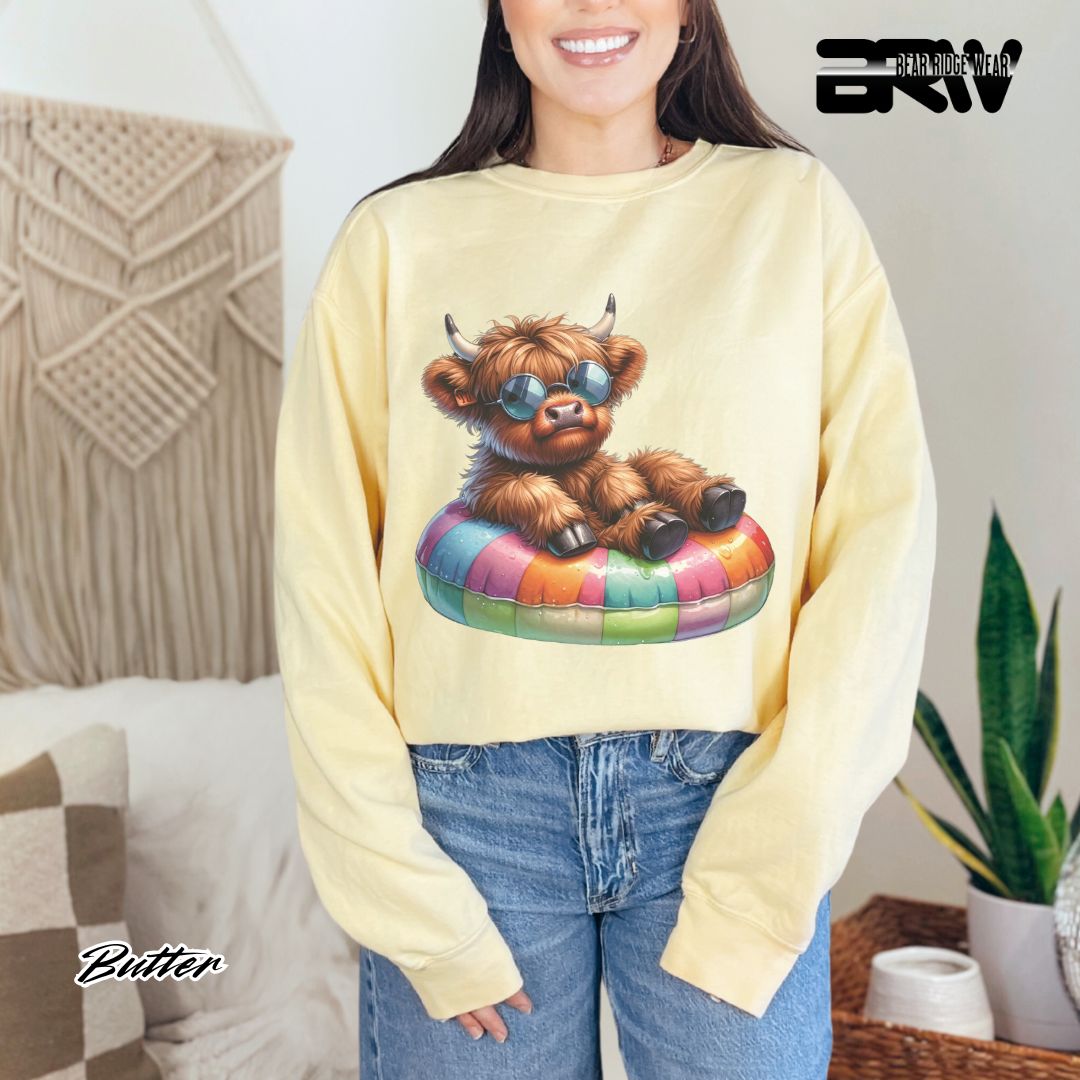 'Highland Cow-Float-Sunglasses' Summer Crewneck Sweatshirt
