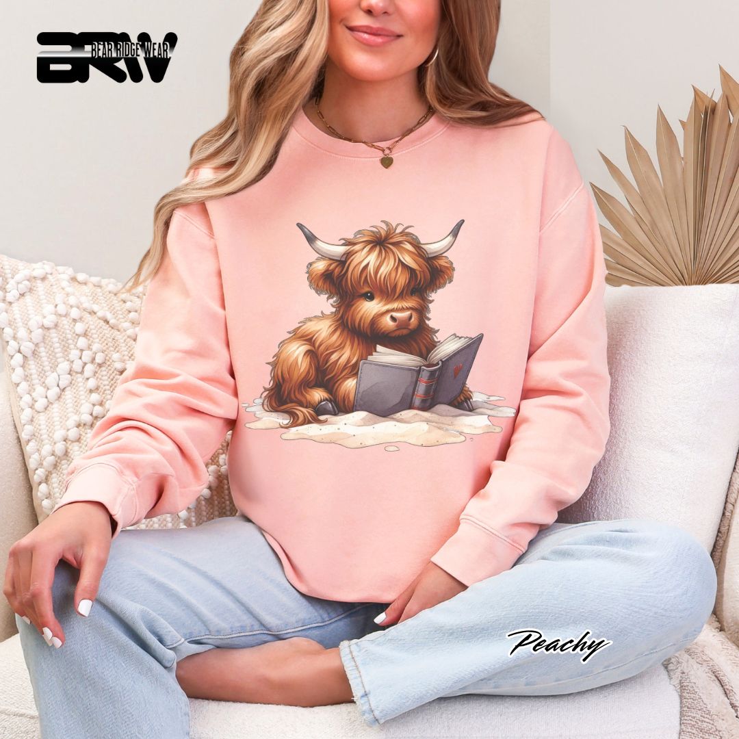 'Highland Cow-Beach-Book' Summer Crewneck Sweatshirt