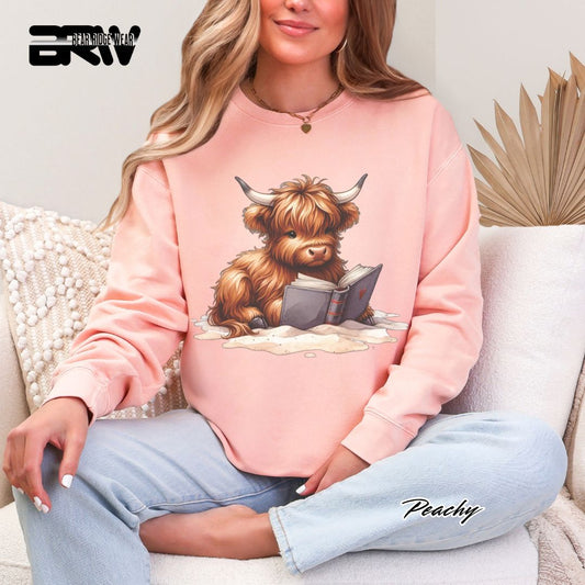 'Highland Cow-Beach-Book' Summer Crewneck Sweatshirt