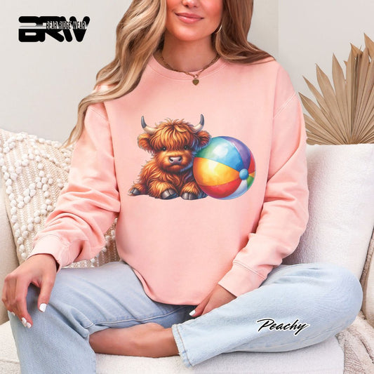 'Highland Cow-Beachball' Summer Crewneck Sweatshirt