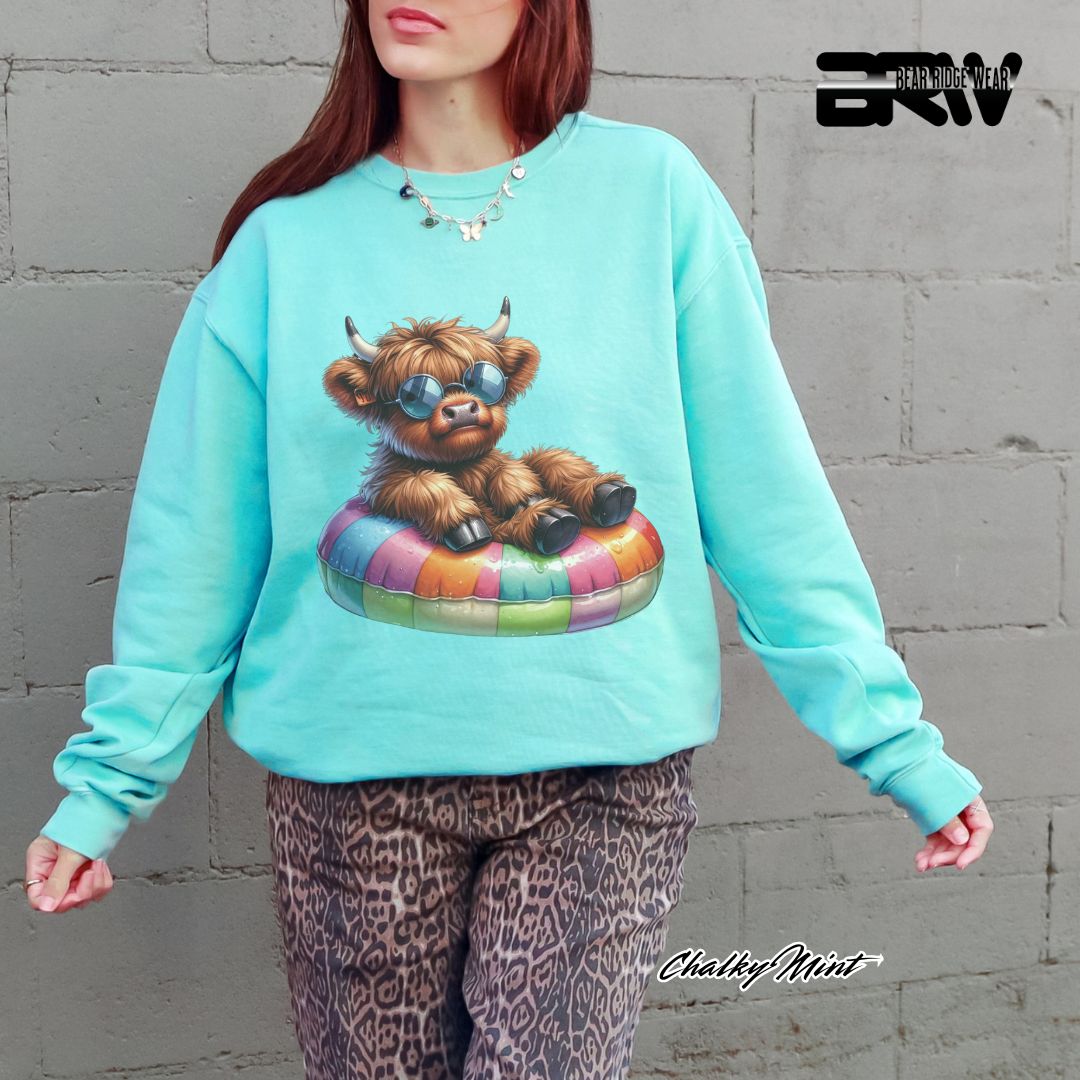 'Highland Cow-Float-Sunglasses' Summer Crewneck Sweatshirt