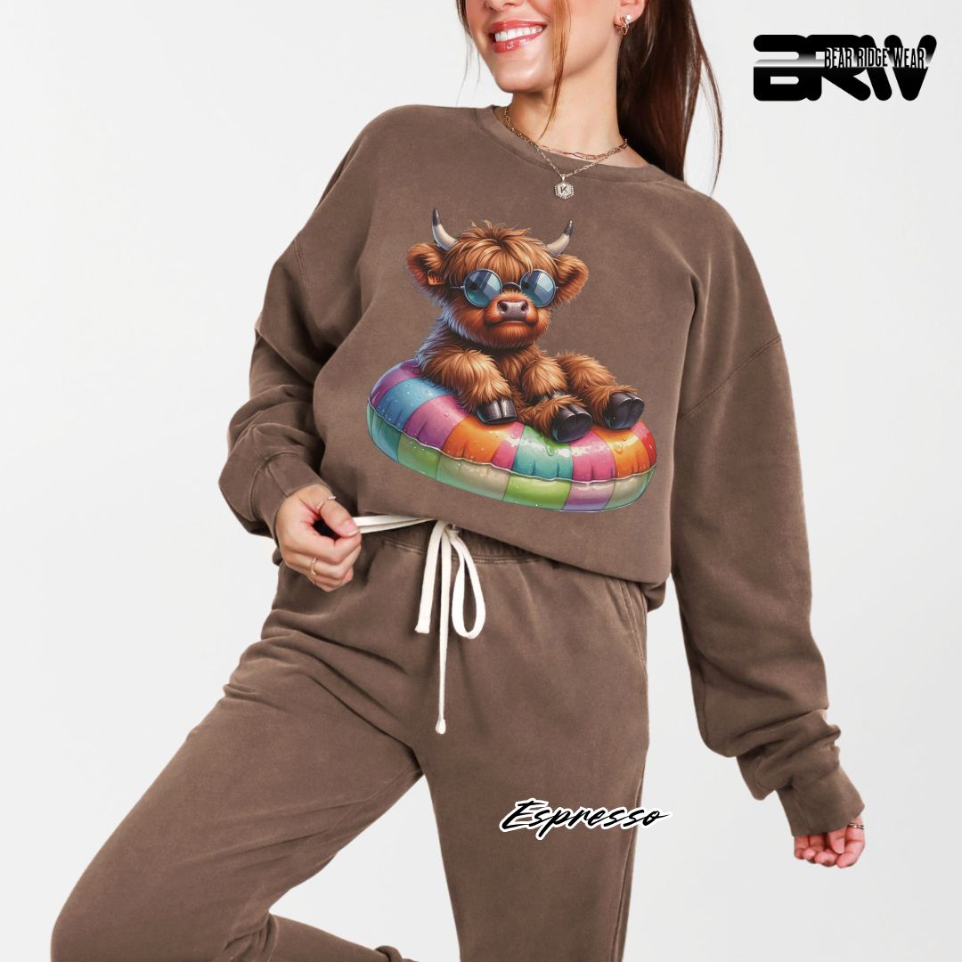 'Highland Cow-Float-Sunglasses' Summer Crewneck Sweatshirt