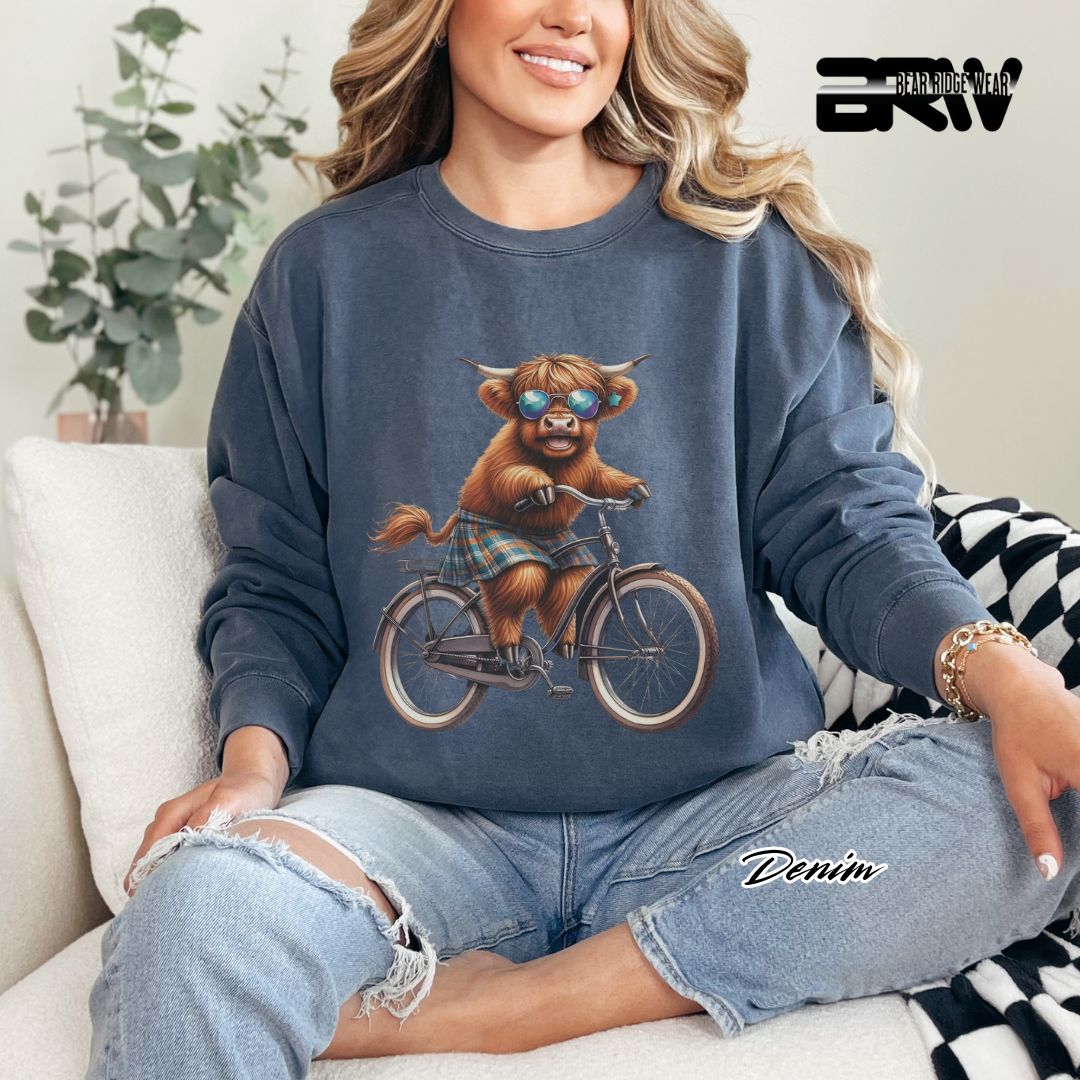 'Highland Cow-Bicycle' Summer Crewneck Sweatshirt
