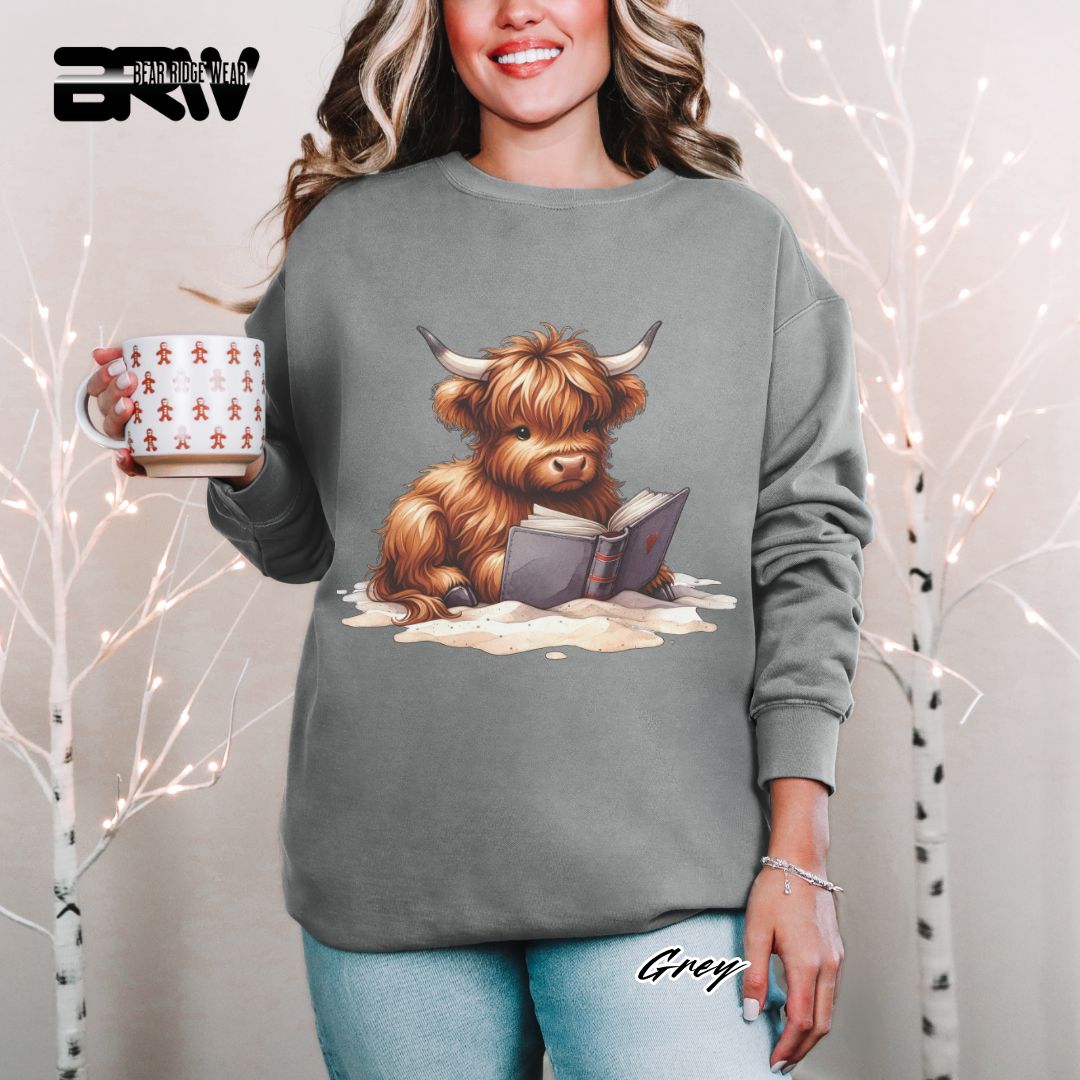 'Highland Cow-Beach-Book' Summer Crewneck Sweatshirt