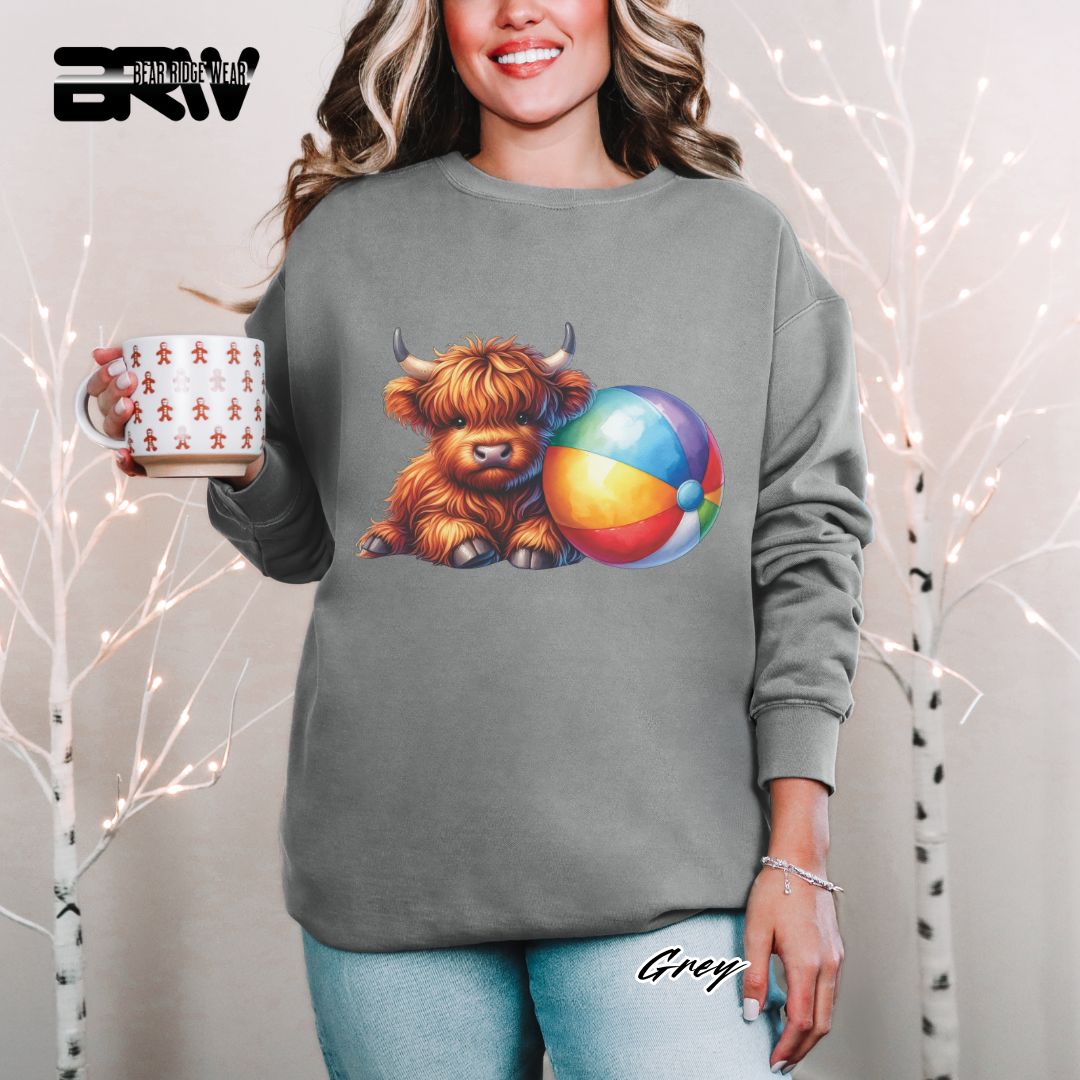 'Highland Cow-Beachball' Summer Crewneck Sweatshirt