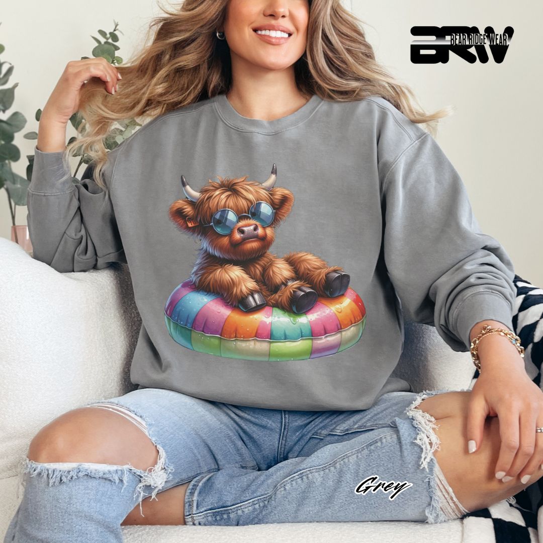 'Highland Cow-Float-Sunglasses' Summer Crewneck Sweatshirt