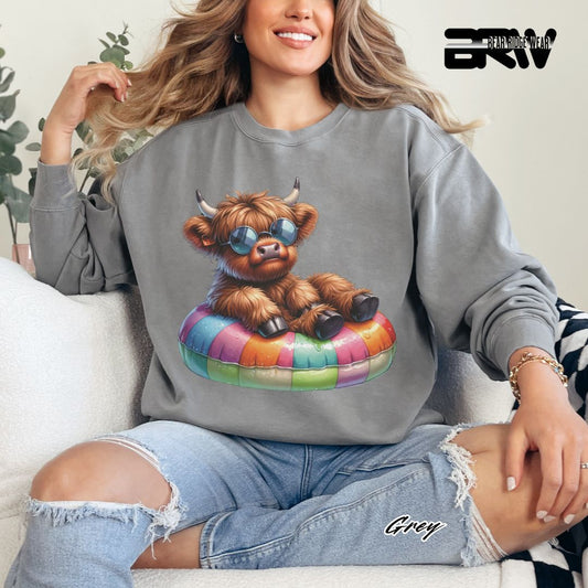 'Highland Cow-Float-Sunglasses' Summer Crewneck Sweatshirt