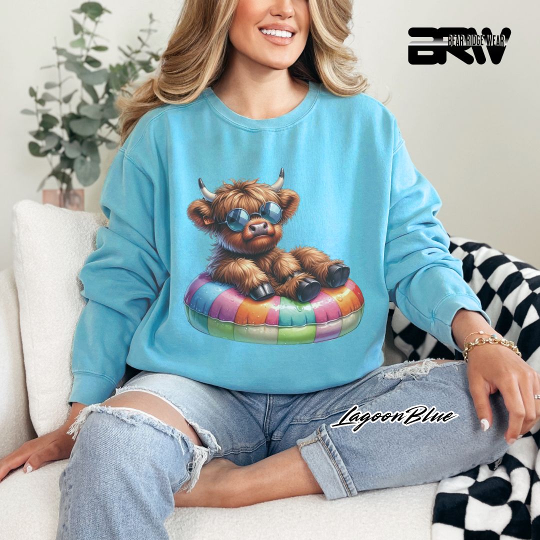'Highland Cow-Float-Sunglasses' Summer Crewneck Sweatshirt