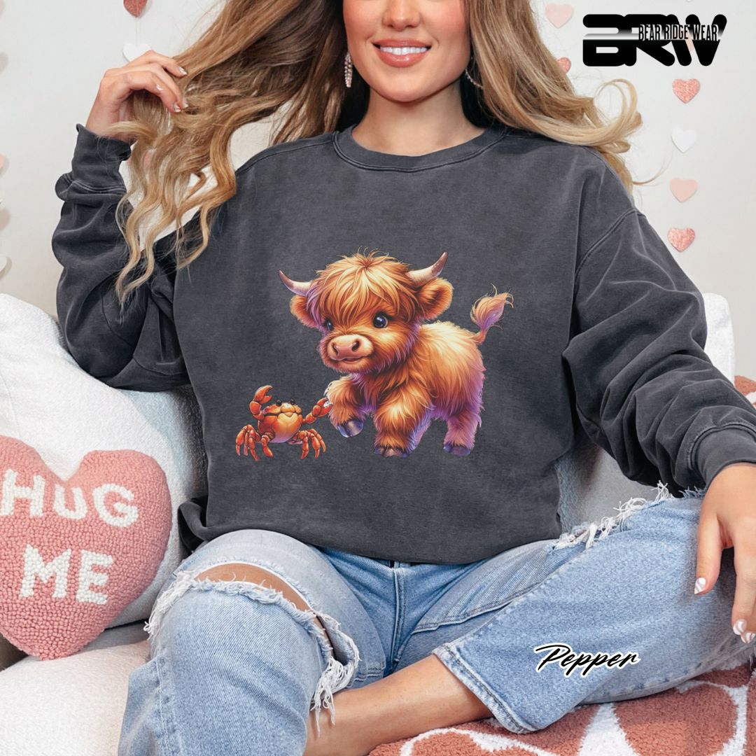 'Highland Cow-Crab' Summer Crewneck Sweatshirt