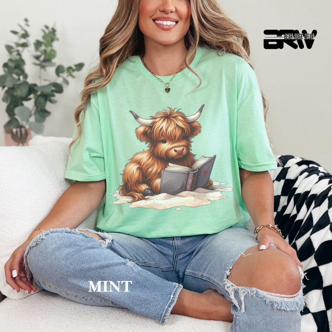 'Highland Cow-Beach-Book' 2 Summer Tee