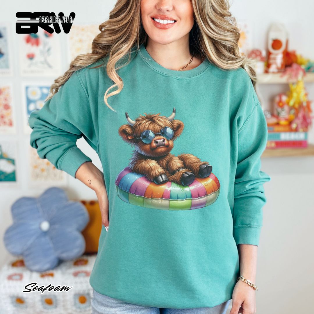 'Highland Cow-Float-Sunglasses' Summer Crewneck Sweatshirt