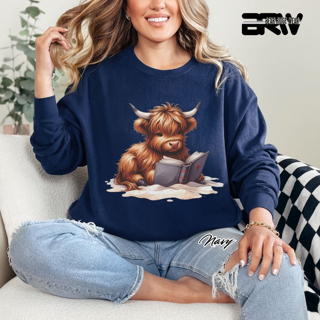 'Highland Cow-Beach-Book' Summer Crewneck Sweatshirt