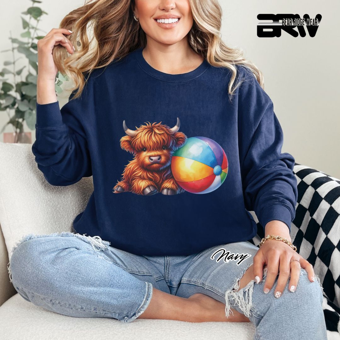 'Highland Cow-Beachball' Summer Crewneck Sweatshirt