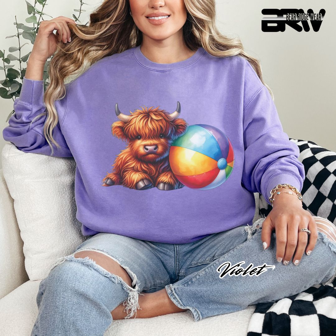 'Highland Cow-Beachball' Summer Crewneck Sweatshirt