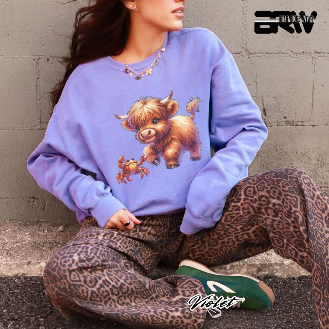 'Highland Cow-Crab' Summer Crewneck Sweatshirt