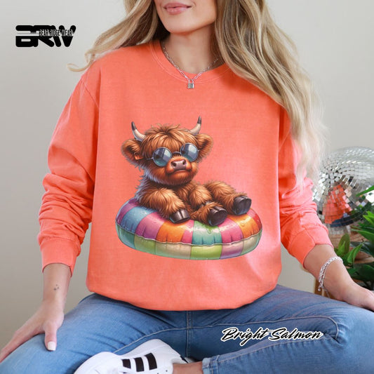'Highland Cow-Float-Sunglasses' Summer Long Sleeve Tee