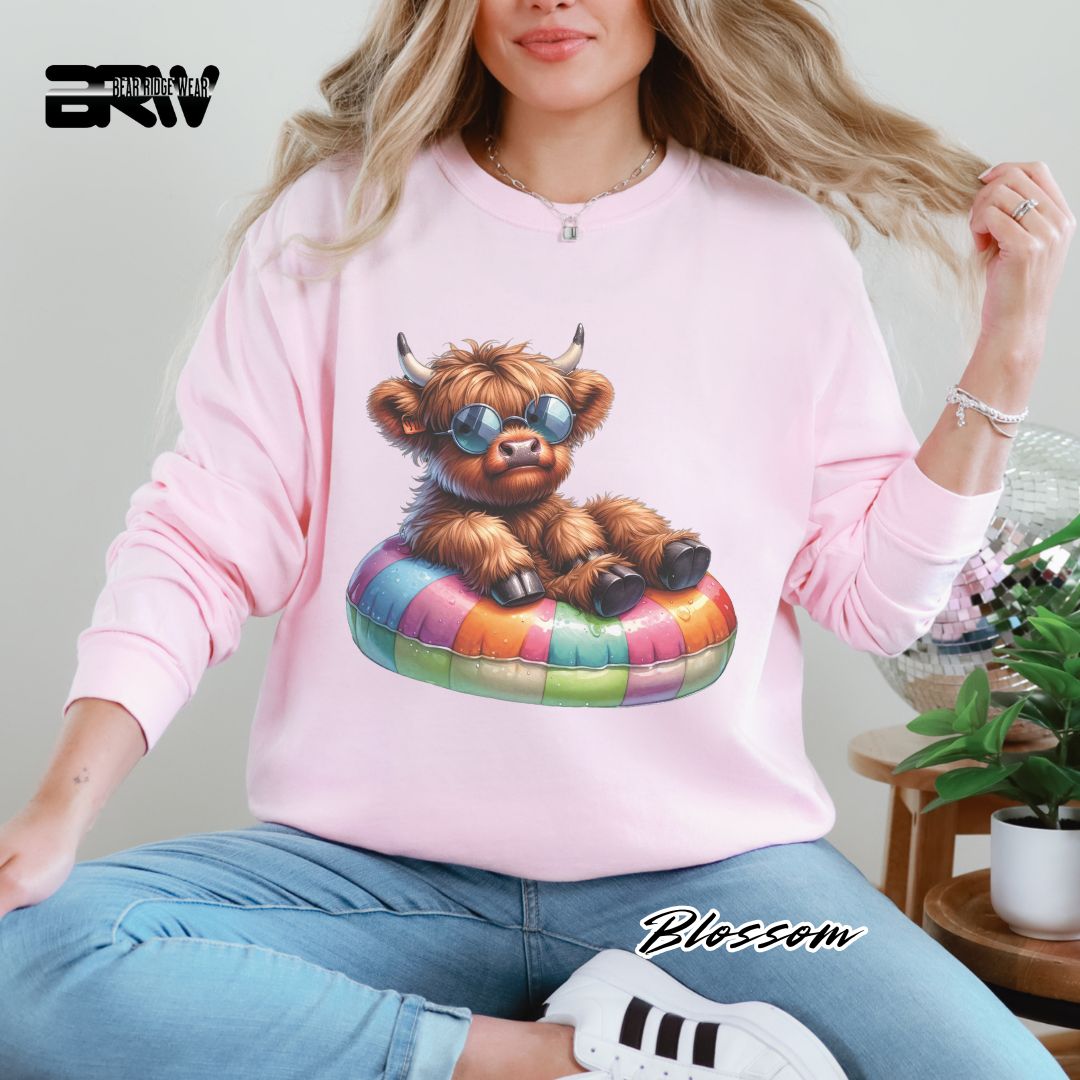 'Highland Cow-Float-Sunglasses' Summer Long Sleeve Tee